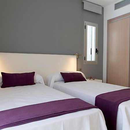 Apartamentos Proa - Emar Hotels Only Adults Es Pujols Ngoại thất bức ảnh