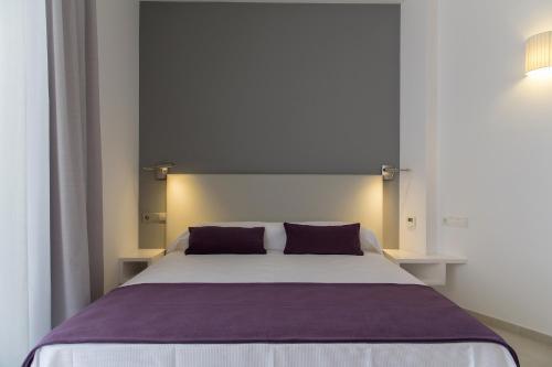Apartamentos Proa - Emar Hotels Only Adults Es Pujols Ngoại thất bức ảnh
