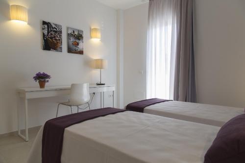 Apartamentos Proa - Emar Hotels Only Adults Es Pujols Ngoại thất bức ảnh