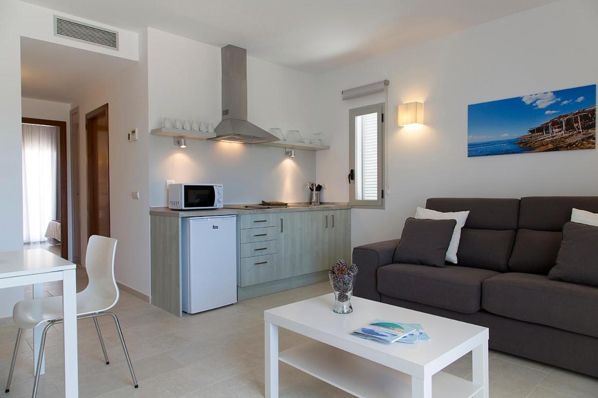 Apartamentos Proa - Emar Hotels Only Adults Es Pujols Ngoại thất bức ảnh