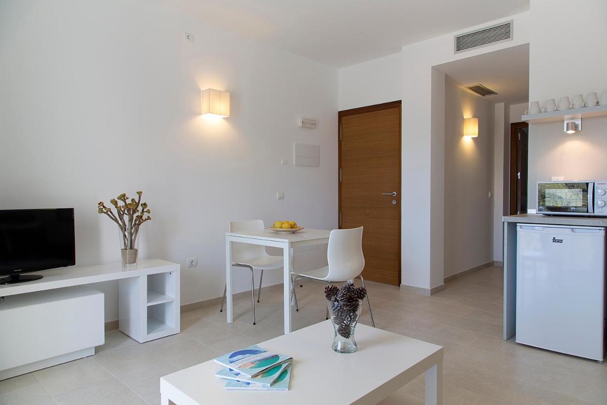 Apartamentos Proa - Emar Hotels Only Adults Es Pujols Ngoại thất bức ảnh