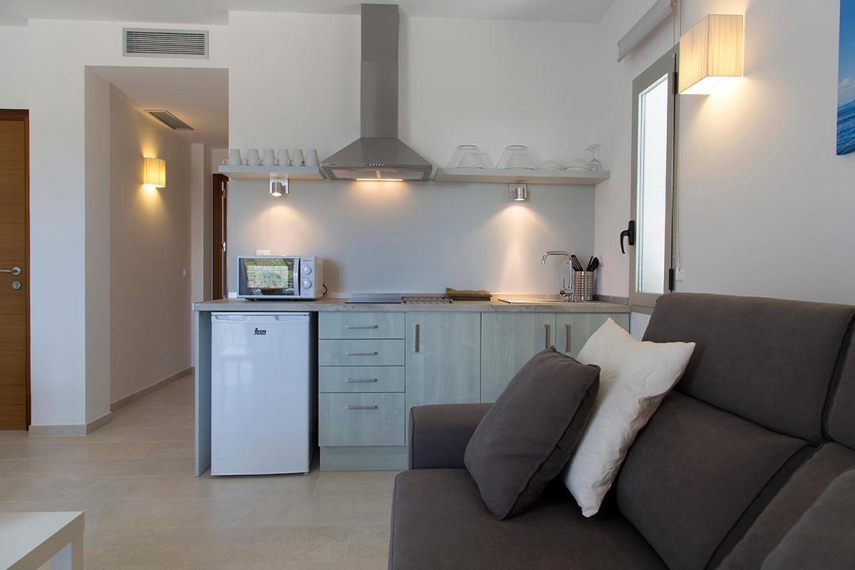 Apartamentos Proa - Emar Hotels Only Adults Es Pujols Ngoại thất bức ảnh