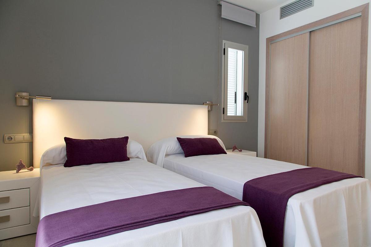 Apartamentos Proa - Emar Hotels Only Adults Es Pujols Ngoại thất bức ảnh