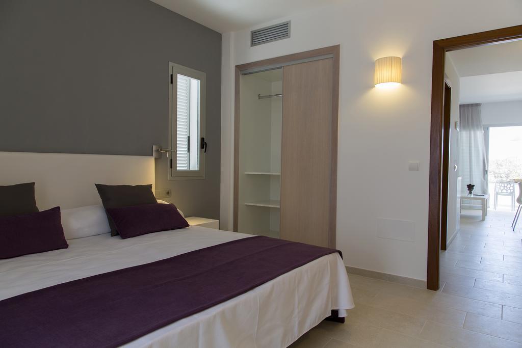 Apartamentos Proa - Emar Hotels Only Adults Es Pujols Ngoại thất bức ảnh