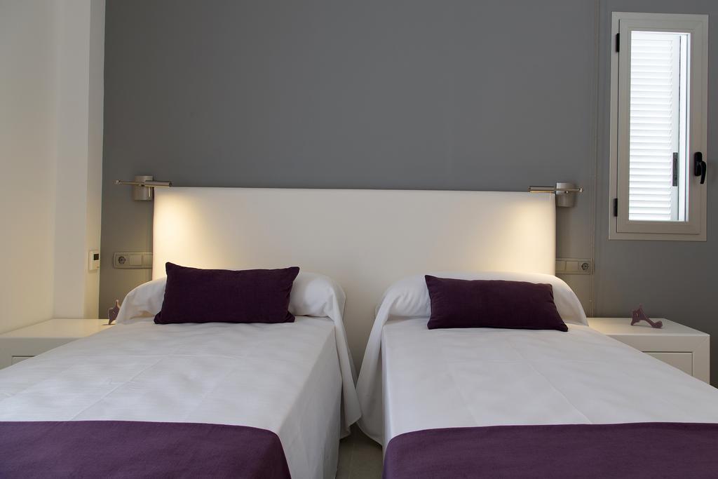 Apartamentos Proa - Emar Hotels Only Adults Es Pujols Phòng bức ảnh