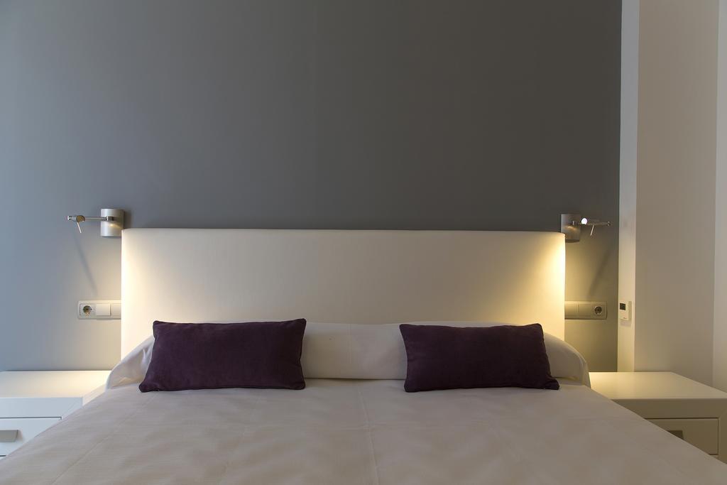 Apartamentos Proa - Emar Hotels Only Adults Es Pujols Ngoại thất bức ảnh