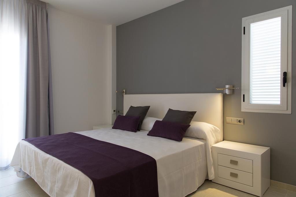 Apartamentos Proa - Emar Hotels Only Adults Es Pujols Ngoại thất bức ảnh