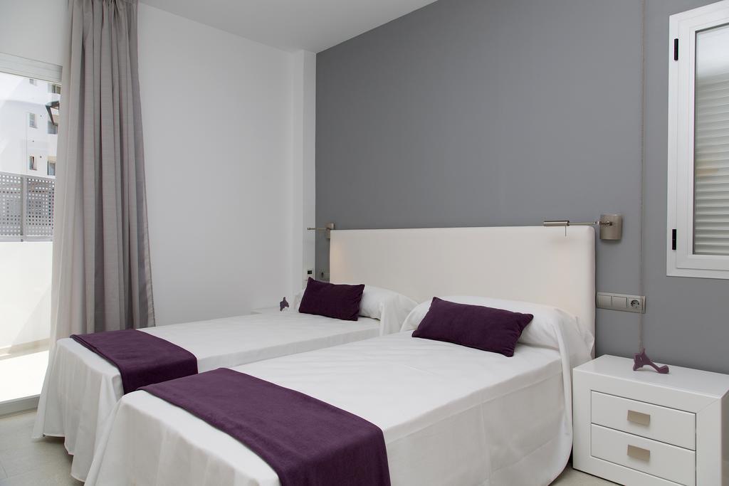 Apartamentos Proa - Emar Hotels Only Adults Es Pujols Ngoại thất bức ảnh